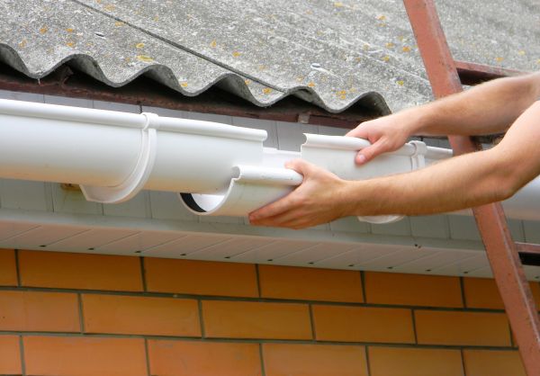 Gutter Hanging in Kansas City